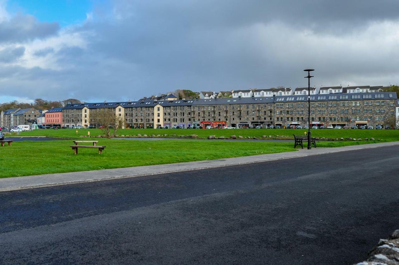 12, Sea Wharf Apartment *