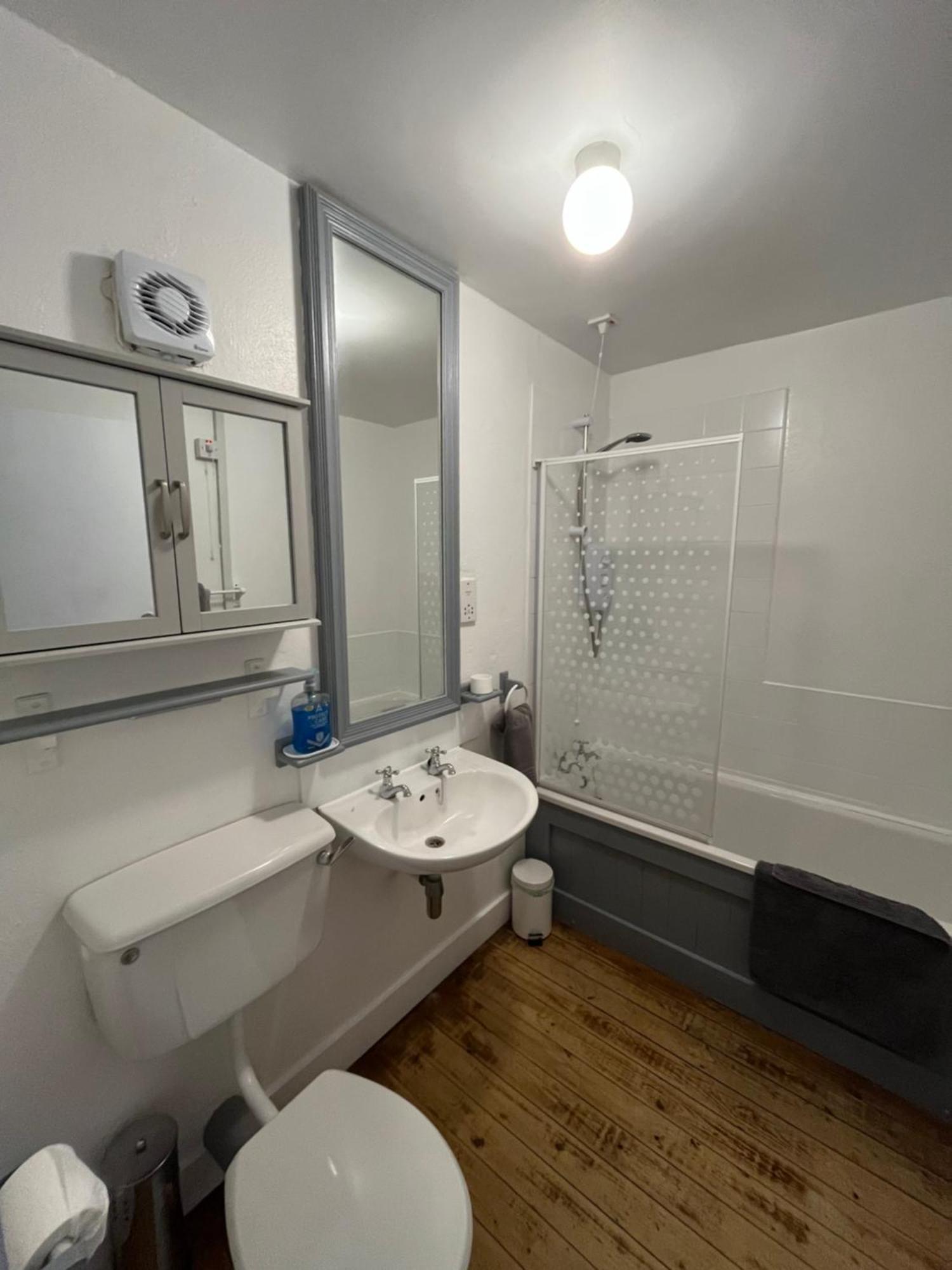 Appartement 12, Sea Wharf